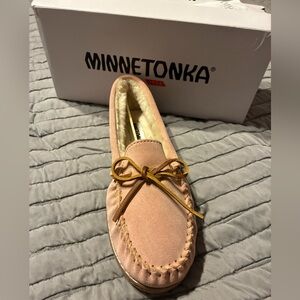 Minnetonka ladies suede indoor/outdoor slipper size 10